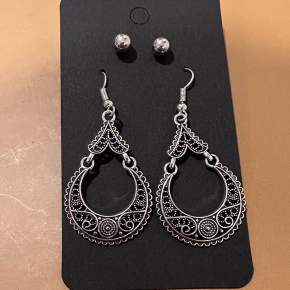 Amazon Jewelry - NEW IN PACKAGE- two pack of earrings